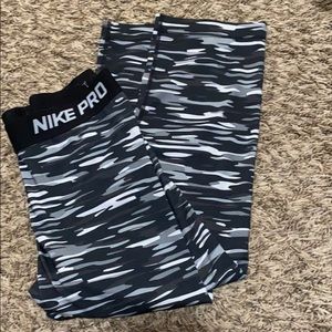 Nike Pro Workout Crop Legging
